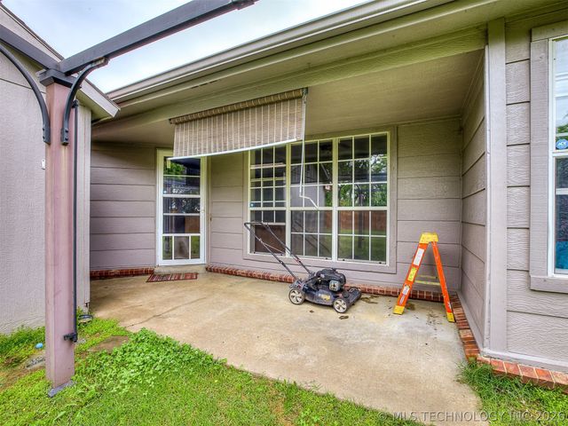 11226 S 274th East Avenue, Coweta, OK 74429