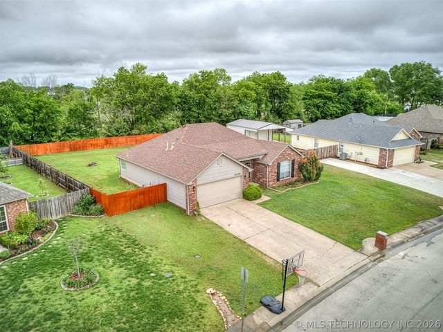 11226 S 274th East Avenue, Coweta, OK 74429