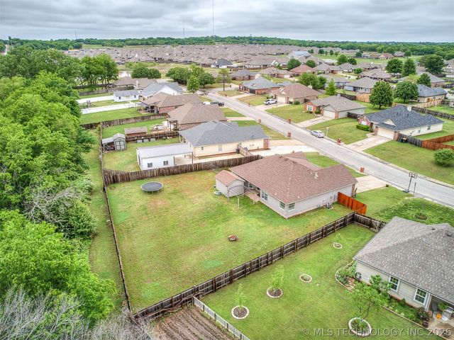 11226 S 274th East Avenue, Coweta, OK 74429