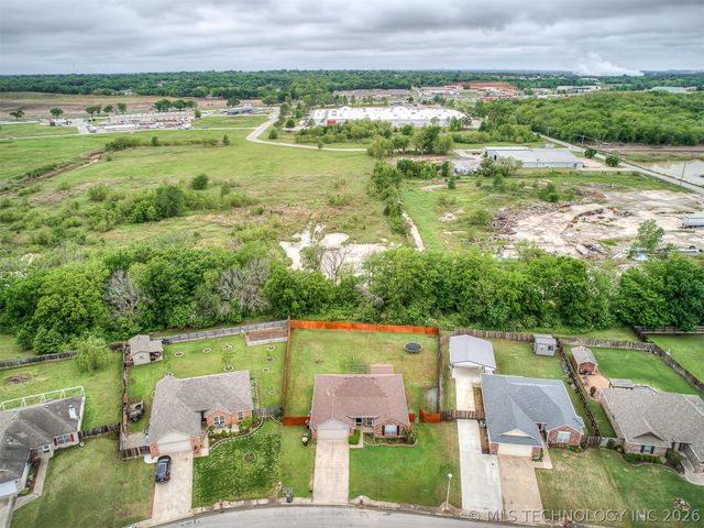 11226 S 274th East Avenue, Coweta, OK 74429