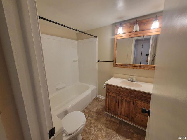 705 S 11th St Street, Herrin, IL 62948