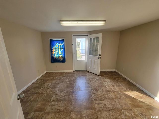 705 S 11th St Street, Herrin, IL 62948