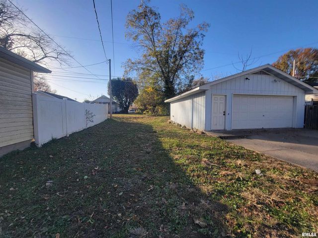 705 S 11th St Street, Herrin, IL 62948