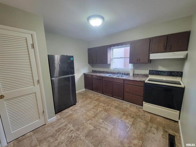 705 S 11th St Street, Herrin, IL 62948