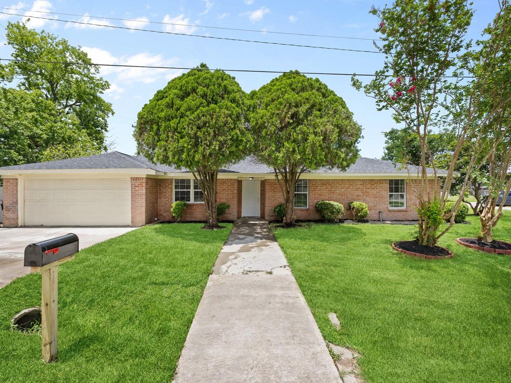 10202 Teneha Drive, Houston, TX 77033