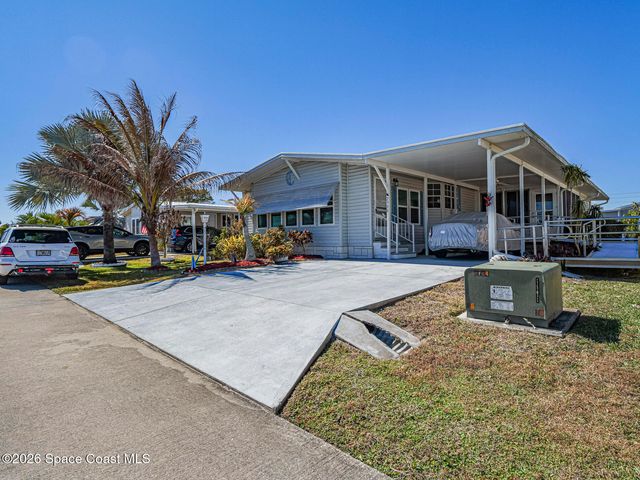 7566 Montauk Avenue U19, Micco, FL 32976
