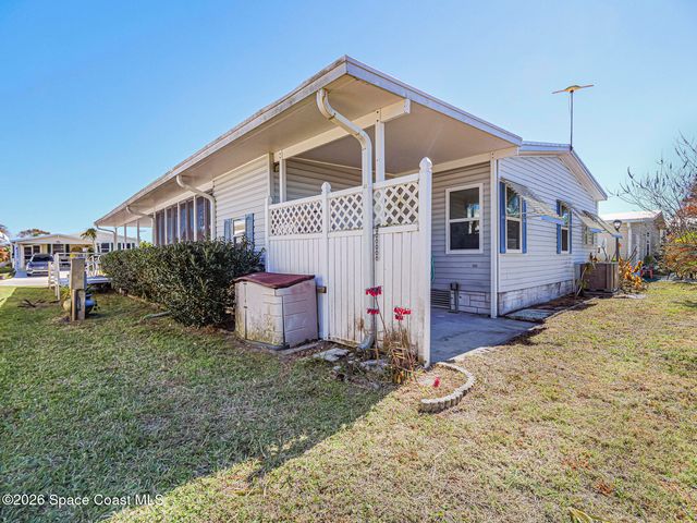 7566 Montauk Avenue U19, Micco, FL 32976