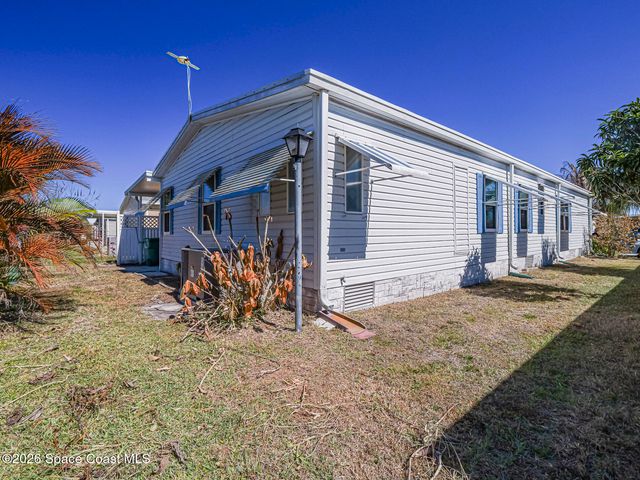 7566 Montauk Avenue U19, Micco, FL 32976