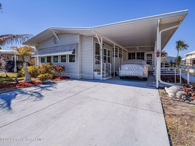 7566 Montauk Avenue U19, Micco, FL 32976