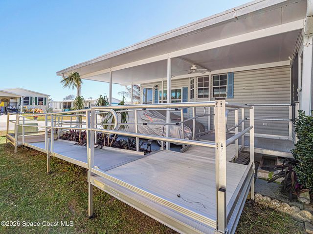 7566 Montauk Avenue U19, Micco, FL 32976