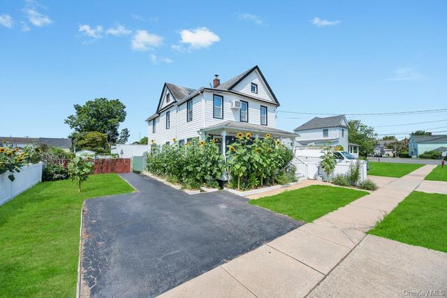 10 Harrison, Hicksville, NY 11801