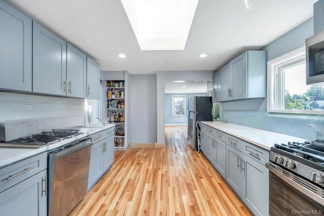 10 Harrison, Hicksville, NY 11801