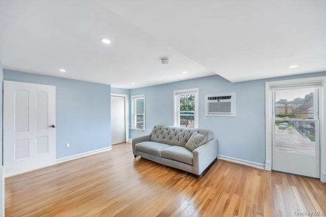 10 Harrison, Hicksville, NY 11801