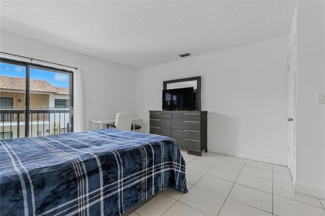 6725 NW 169th St 54H, Hialeah, FL 33015