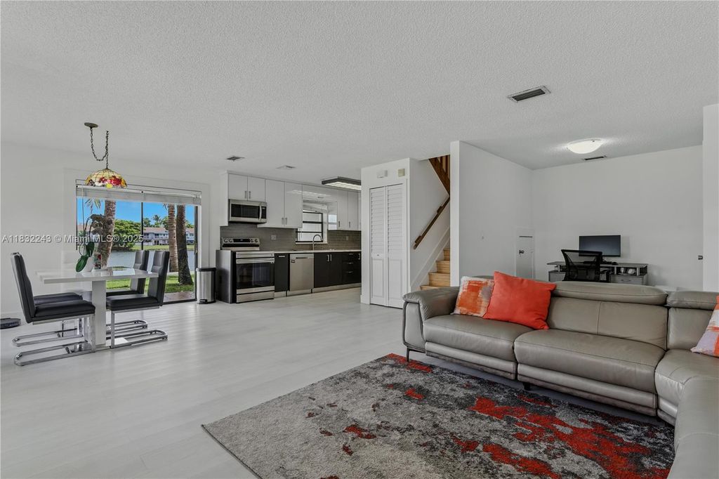 6725 NW 169th St 54H, Hialeah, FL 33015