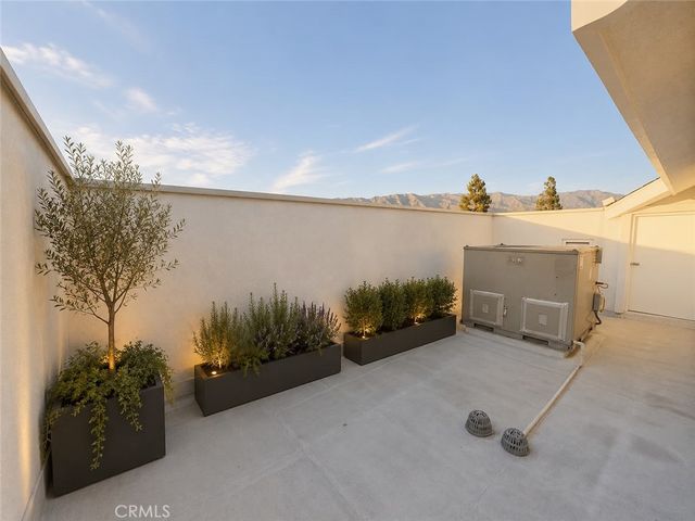 2318 N Fairview Street 101, Burbank, CA 91504