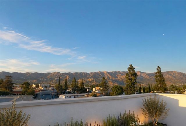 2318 N Fairview Street 101, Burbank, CA 91504