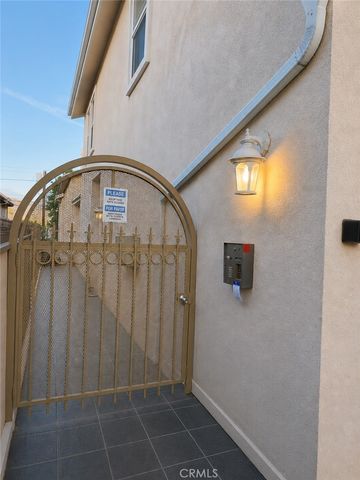 2318 N Fairview Street 101, Burbank, CA 91504