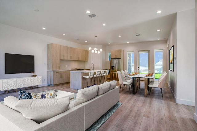424 N Denver Street, Dallas, TX 75203