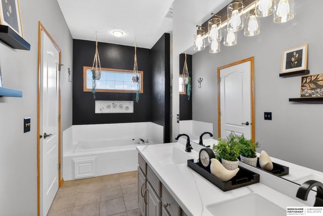 12107 N 161st Street, Bennington, NE 68007