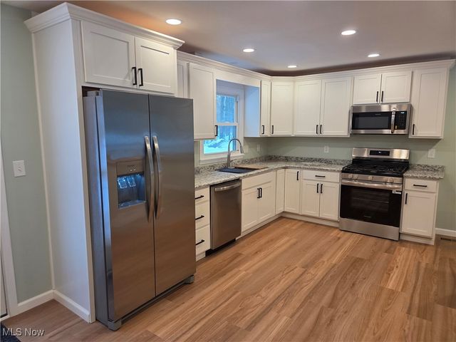 1075 NE River Road, Lake Milton, OH 44429