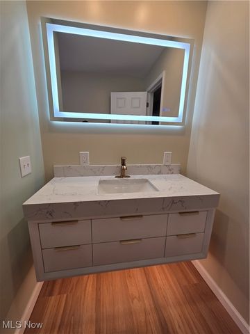 1075 NE River Road, Lake Milton, OH 44429