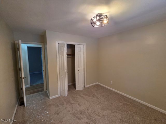 1075 NE River Road, Lake Milton, OH 44429