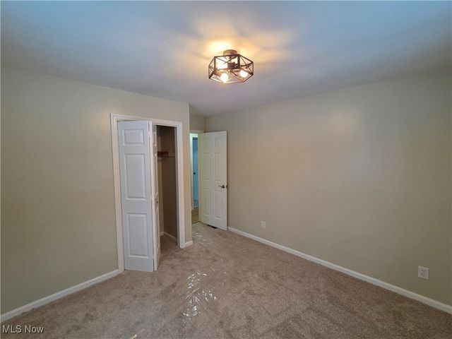 1075 NE River Road, Lake Milton, OH 44429