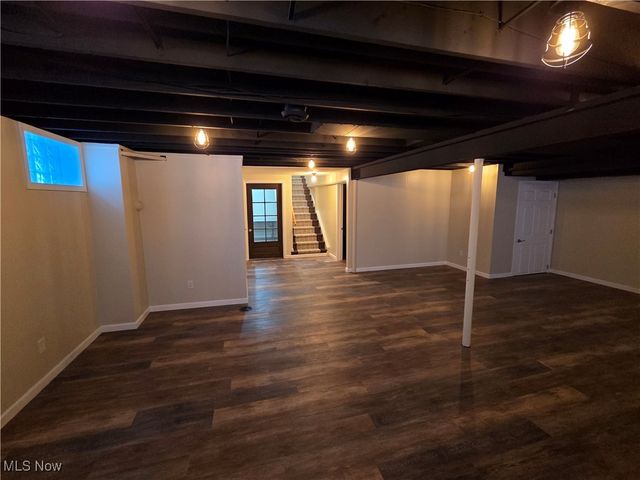 1075 NE River Road, Lake Milton, OH 44429