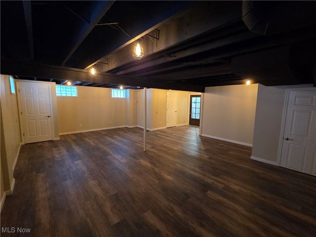 1075 NE River Road, Lake Milton, OH 44429