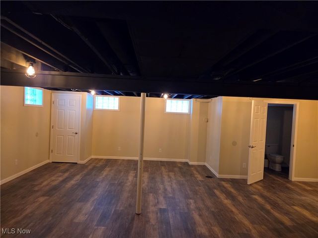 1075 NE River Road, Lake Milton, OH 44429