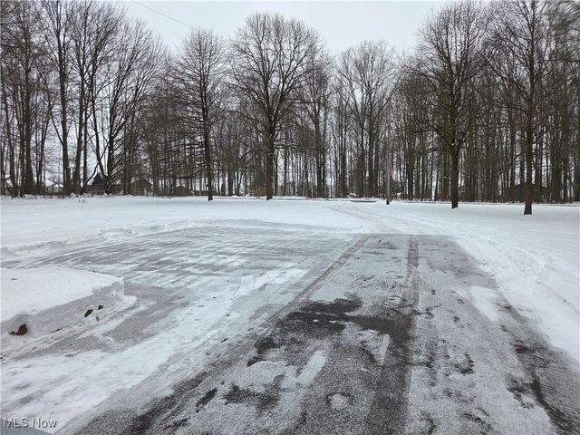 1075 NE River Road, Lake Milton, OH 44429