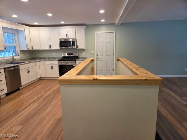 1075 NE River Road, Lake Milton, OH 44429