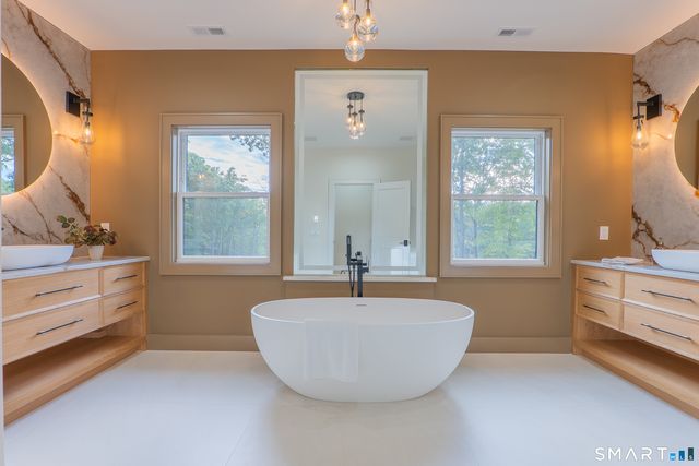 108 Old Farm Road, Weston, CT 06825
