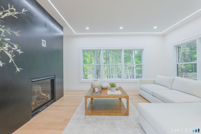 108 Old Farm Road, Weston, CT 06825