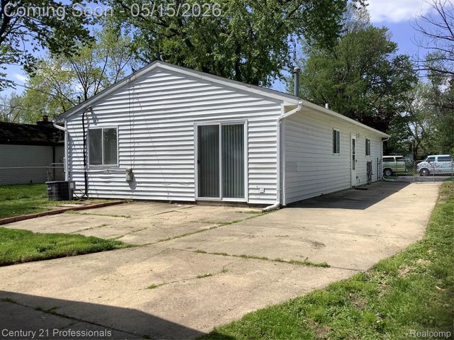 8468 Beatrice, Westland, MI 48185