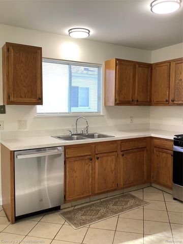 8468 Beatrice, Westland, MI 48185