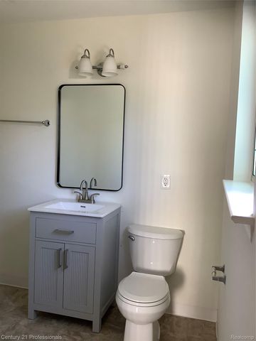 8468 Beatrice, Westland, MI 48185