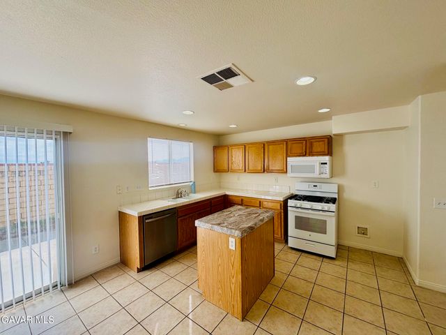 40350 Maravilla Drive, Palmdale, CA 93550