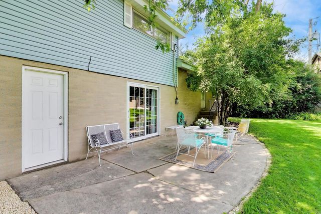 1115 Pfingsten Road, Glenview, IL 60025