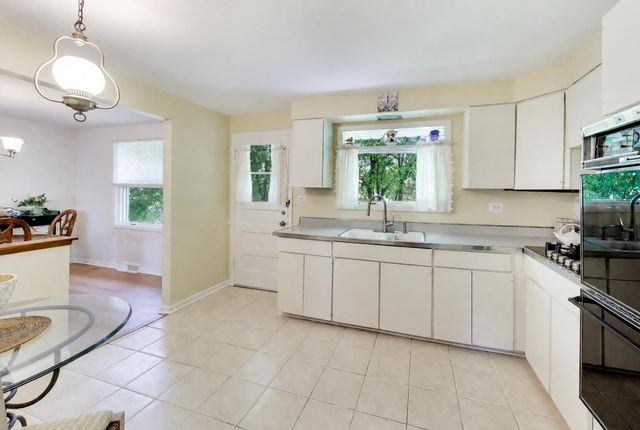 1115 Pfingsten Road, Glenview, IL 60025