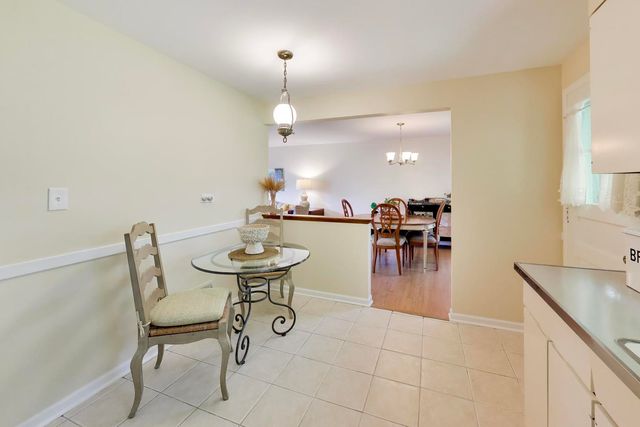1115 Pfingsten Road, Glenview, IL 60025