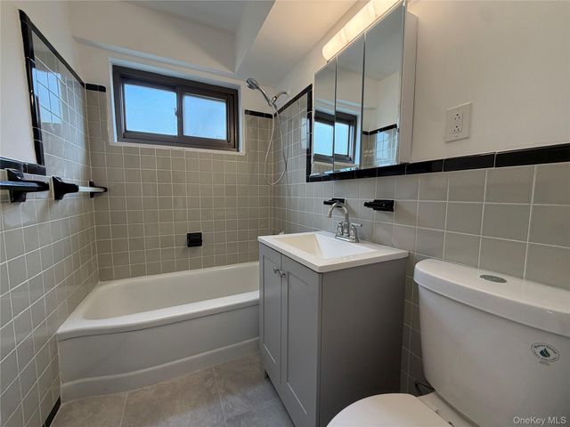 21-80 33rd Road 6B, Astoria, NY 11106