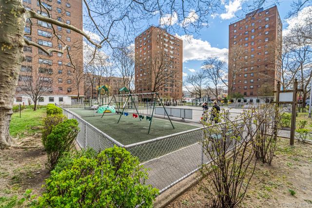 21-80 33rd Road 6B, Astoria, NY 11106