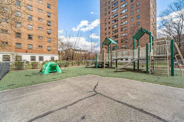 21-80 33rd Road 6B, Astoria, NY 11106