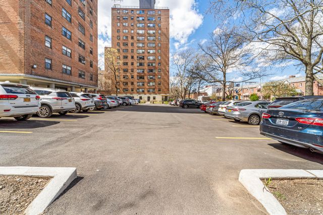 21-80 33rd Road 6B, Astoria, NY 11106