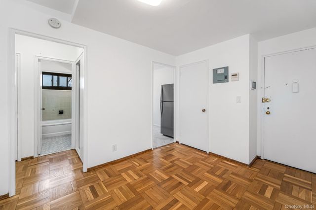 21-80 33rd Road 6B, Astoria, NY 11106