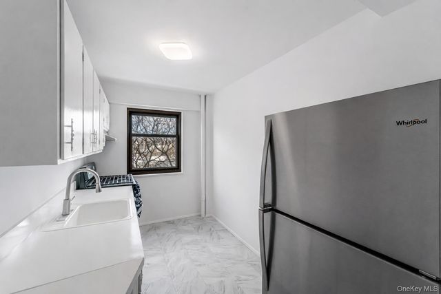 21-80 33rd Road 6B, Astoria, NY 11106
