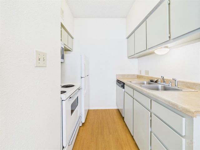 2604 Salado ST 204, Austin, TX 78705