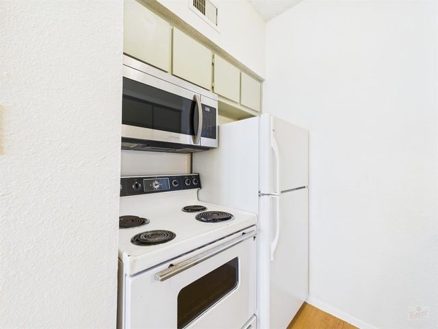 2604 Salado ST 204, Austin, TX 78705